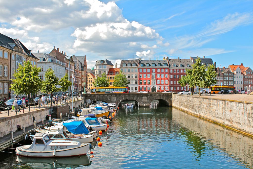 Viaje Ecológico: 7 Mejores Destinos Sostenibles que Debes Conocer en 2026 Denmark Copenhagen Eco Friendly Travel 1024x683